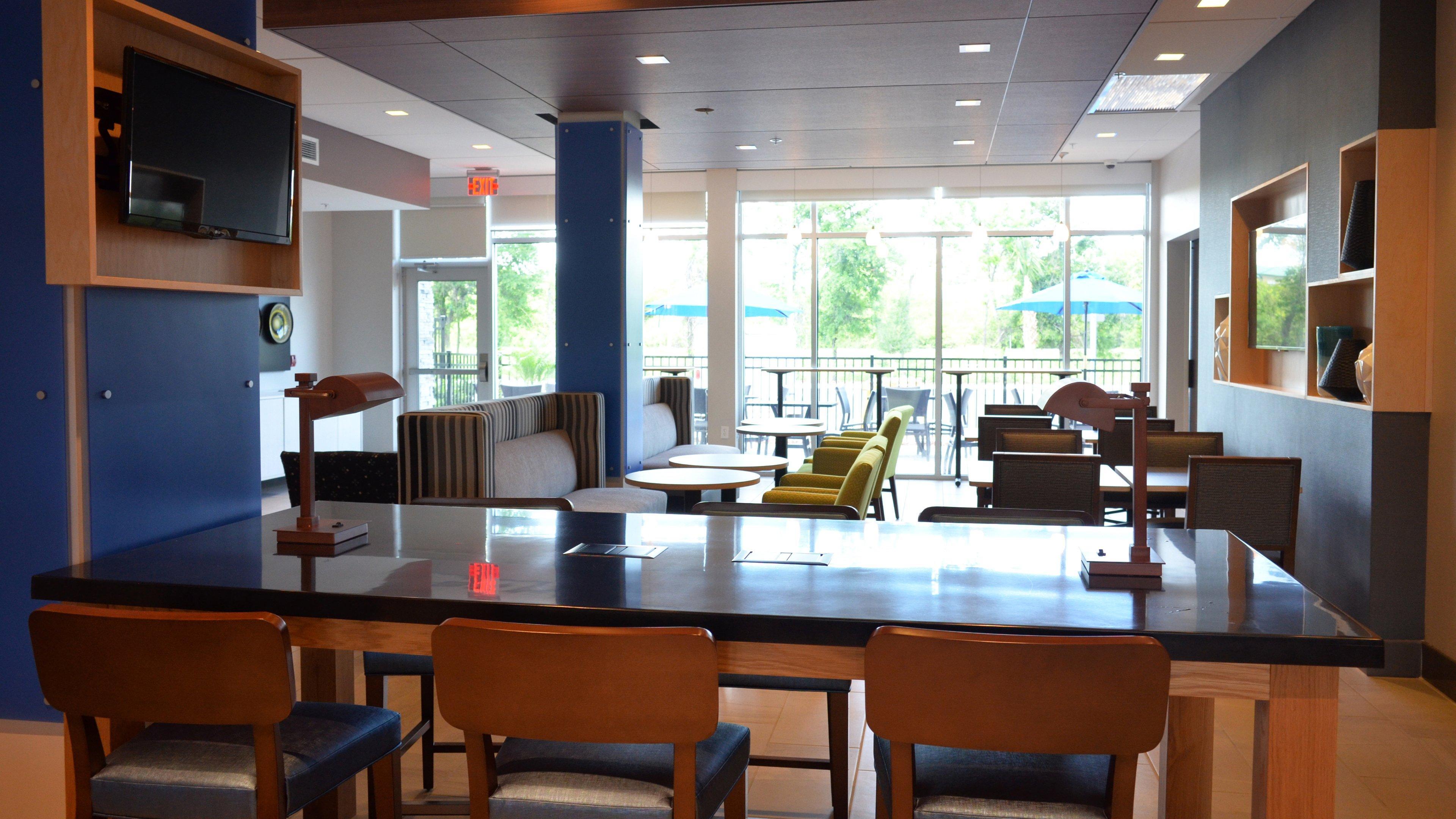 Holiday Inn Express & Suites - Jacksonville W - I295 And I10 By Ihg Exterior photo